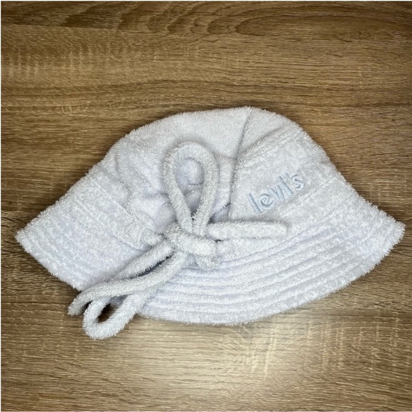 Levi’s Terry Bucket Hat with Poster Logo - Picture 4 of 6